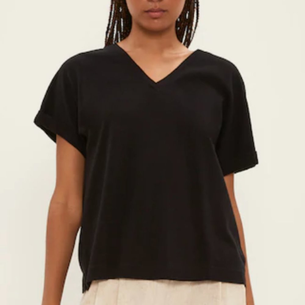 The Hemp V-Neck Tee in Black